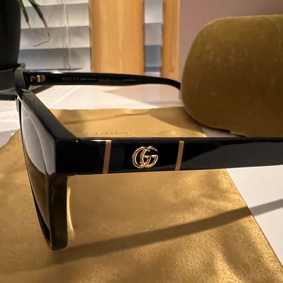 EUC Black Square Gucci Sunglasses- Authentic - Picture 8 of 8